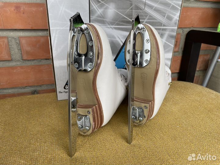 Фигурные коньки jackson 12 С