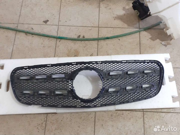 Решетка радиатора Mercedes GLA X156