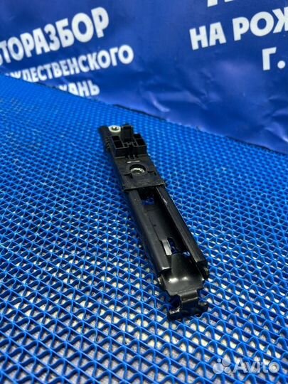 Механизм регулировки ремня безопасности Ford