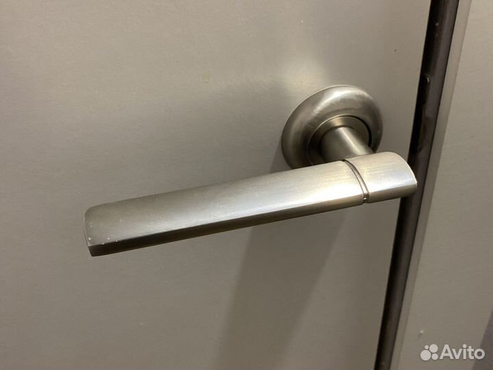 Дверь межкомнатная всборе с ручкой