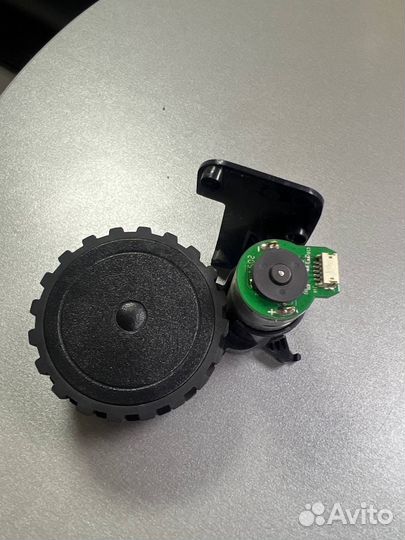 Модуль левого колеса на робот пылесос