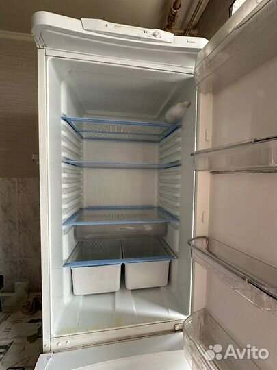 Продается холодильник Indesit