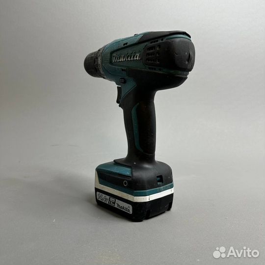 Аккумуляторная дрель-шуруповерт Makita DF347DWE