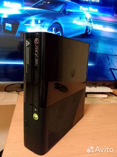 Xbox 360 E 250 gb freeboot