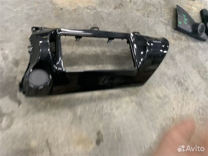 Рамка магнитолы Toyota Hilux Pick Up 2015-2020