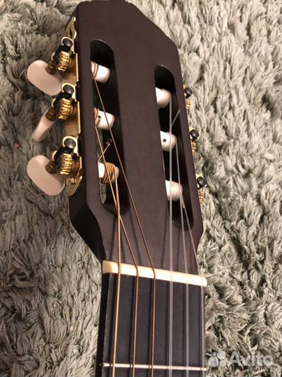 Акустическая гитара