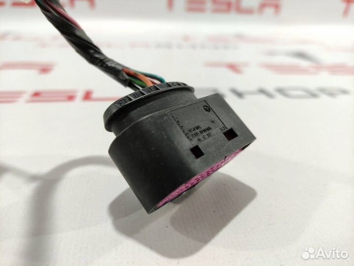 Разъем (фишка) проводки Tesla Model S 2014