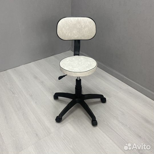 Стул мастера с регулировкой высоты