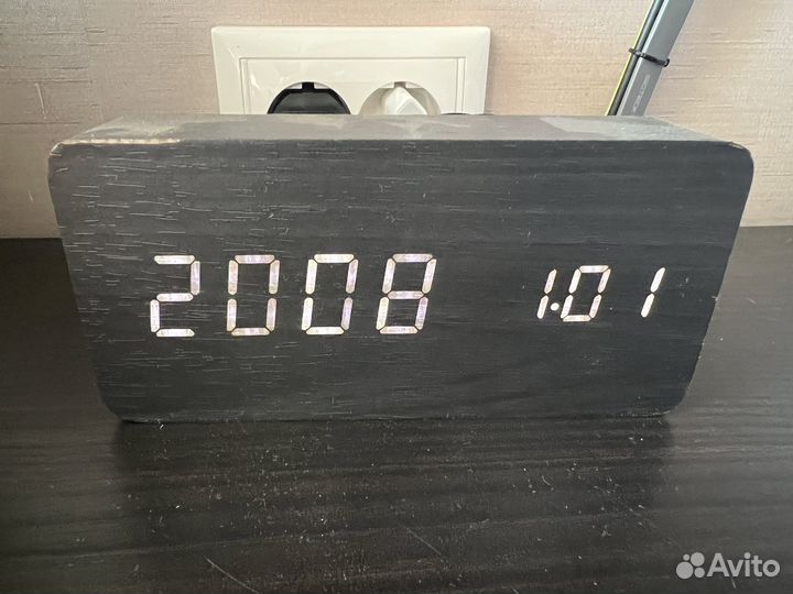 Электронные настольные часы