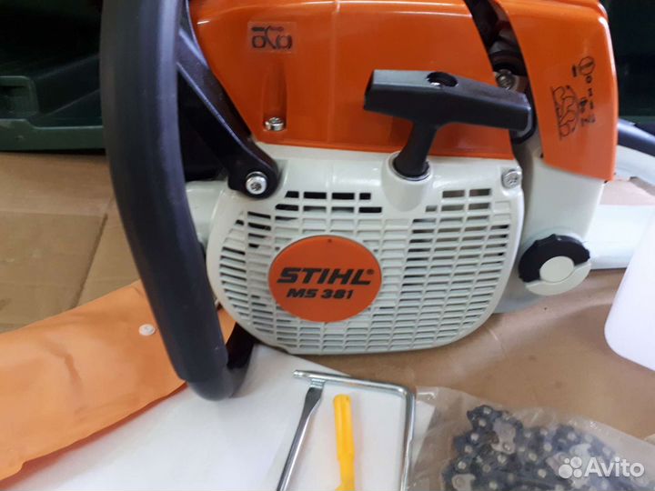 Stihl 381. Штиль 381 характеристика. Наклейка штиль 381 на рычаг тормоза.