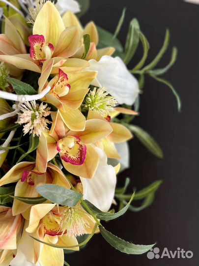 Интерьерная цветочная композиция