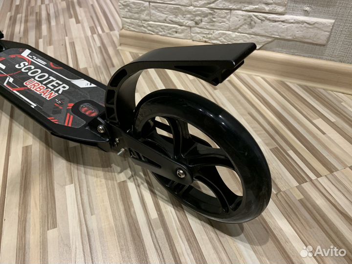 Самокат лёгкий новый