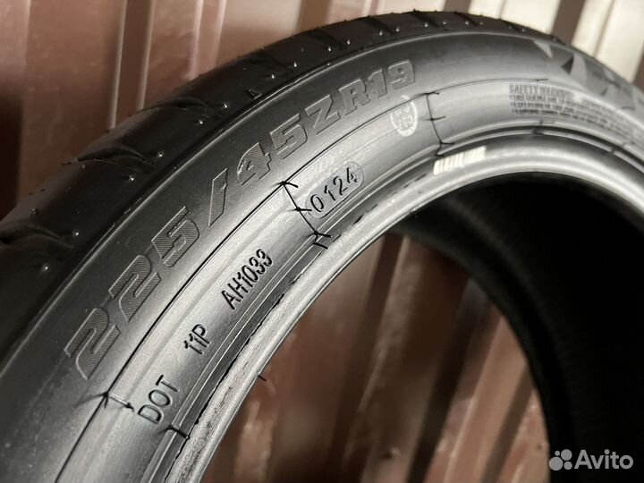 Powertrac Racing Pro 225/45 R19 96W