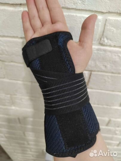 Компрессионный бандаж на лучезапястный сустав