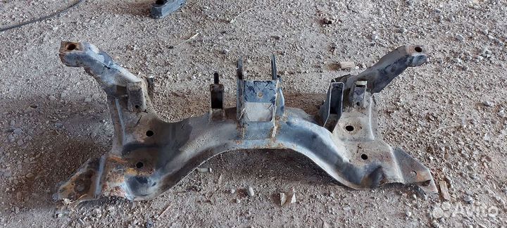 Подрамник передний на Kia Shuma