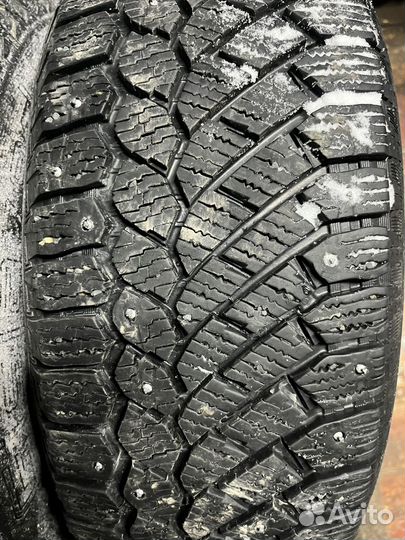 Продам комплект зимних ших 205/70/15