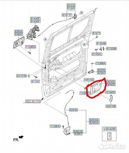 Накладка правая Hyundai H1 D4CB F890370 2015