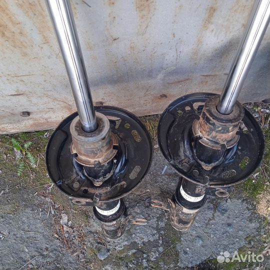 Стойка амортизатора передние