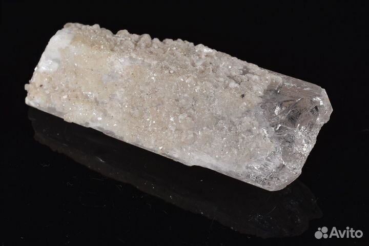 Кристалл Данбурит обрастающий кальцитом.Лот№265