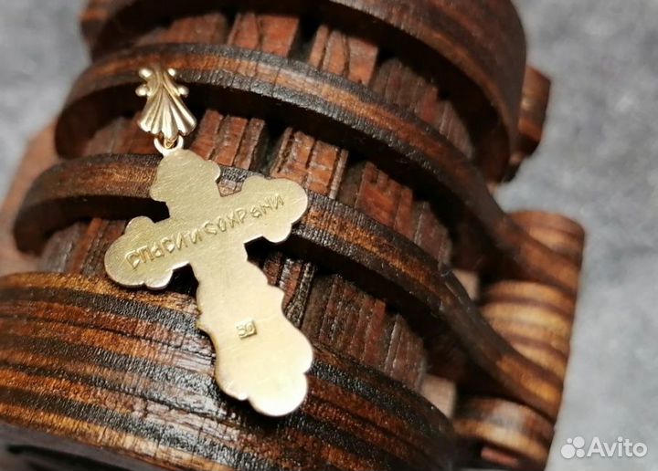 Золотой крест 583 пробы массой 1,95 грамма