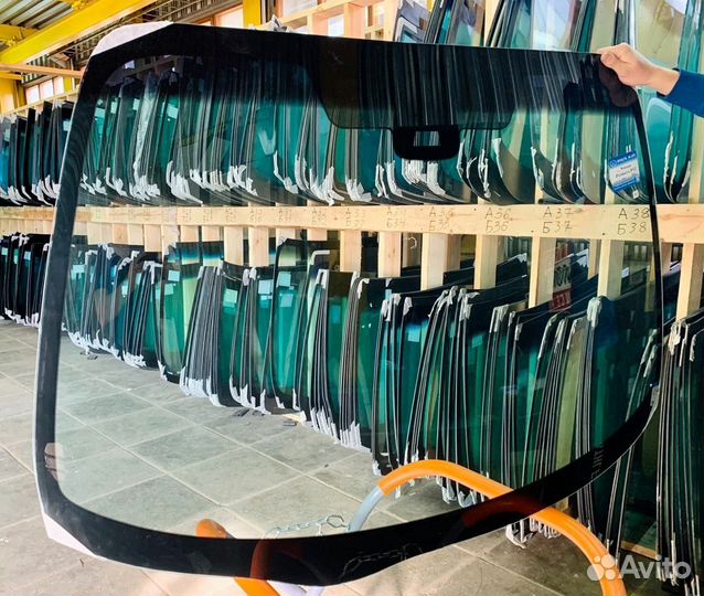 Лобовое стекло на Nissan Primera p12