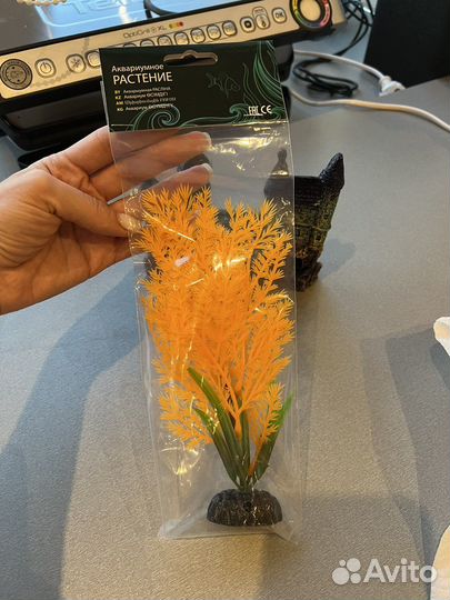 Замок в аквариум