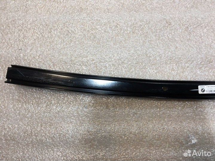 Накладка направляющей стойки стекла задняя правая