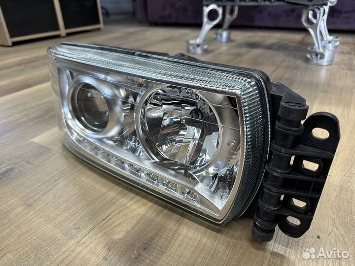 Фара правая Iveco AMT