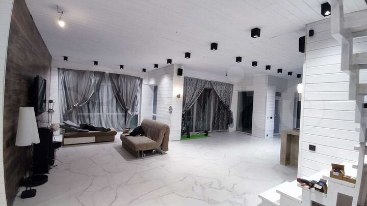 Коттедж 311 м² на участке 18 сот.