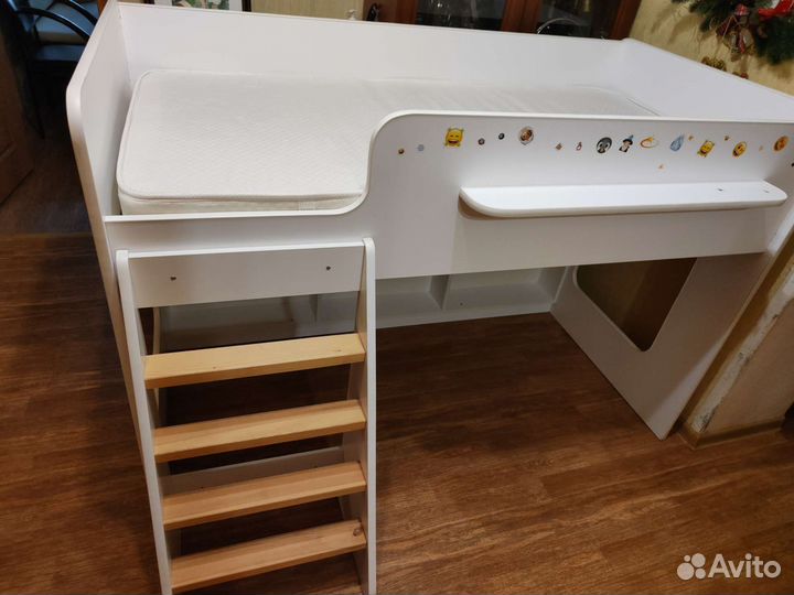 Кровать-чердак с лестницей и матрасом