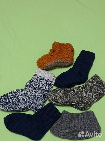 Манишка детская, вязанные носки
