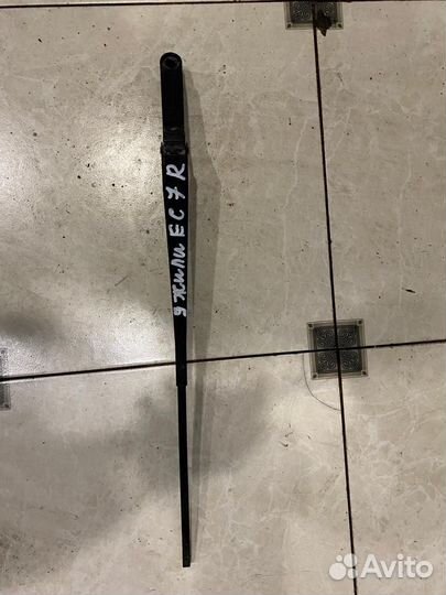 Поводок дворника правый Geely Emgrand EC7