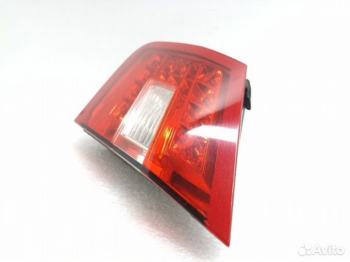 Фонарь крышки багажника (внутренний) правый