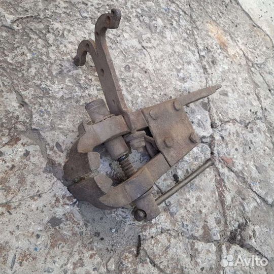 Старинная наковальня большая