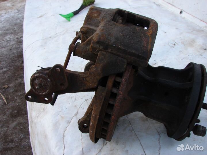 Chevrolet Silverado 92г передний поворотный кулак