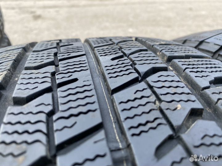 Goodyear Ice Navi Zea II 215/55 R17