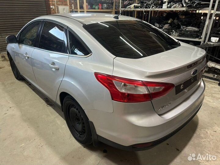 Уплотнитель багажника Ford Focus 3 2.0L duratec DI