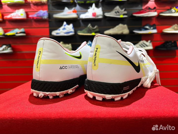 Многошиповки Nike Phantom GT футбольные