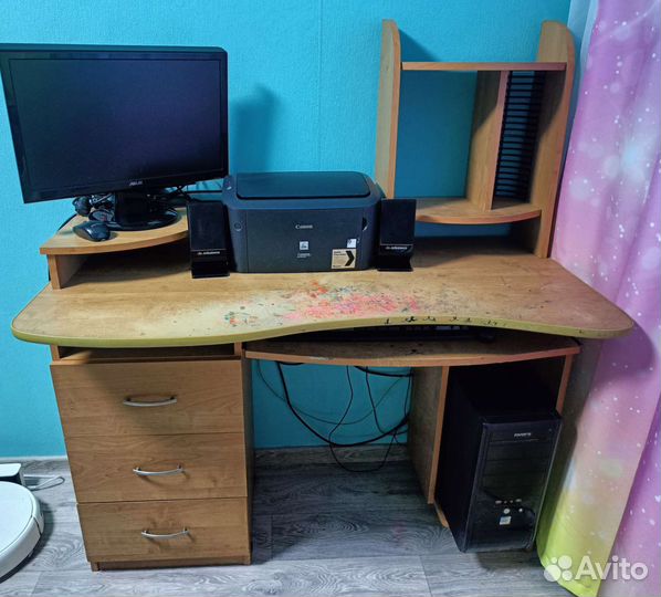 Компьютерный стол