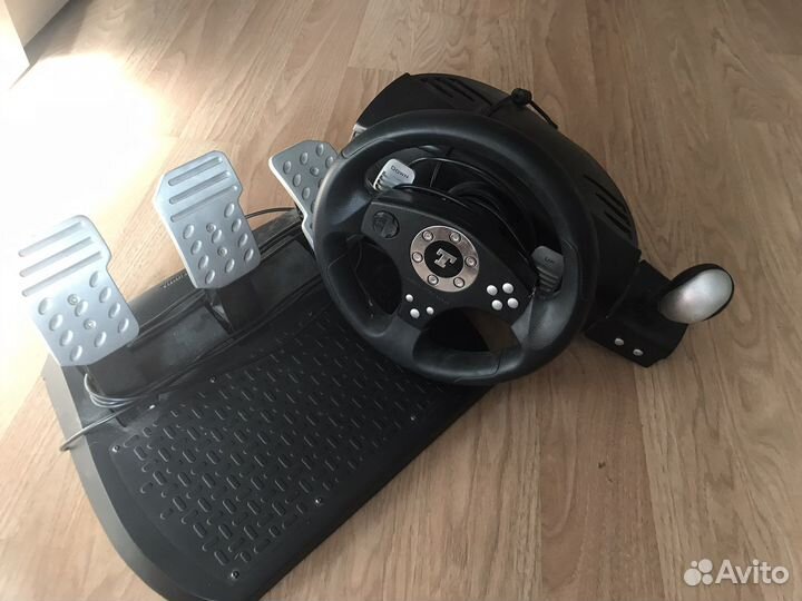 Игровой руль с педалями thrustmaster