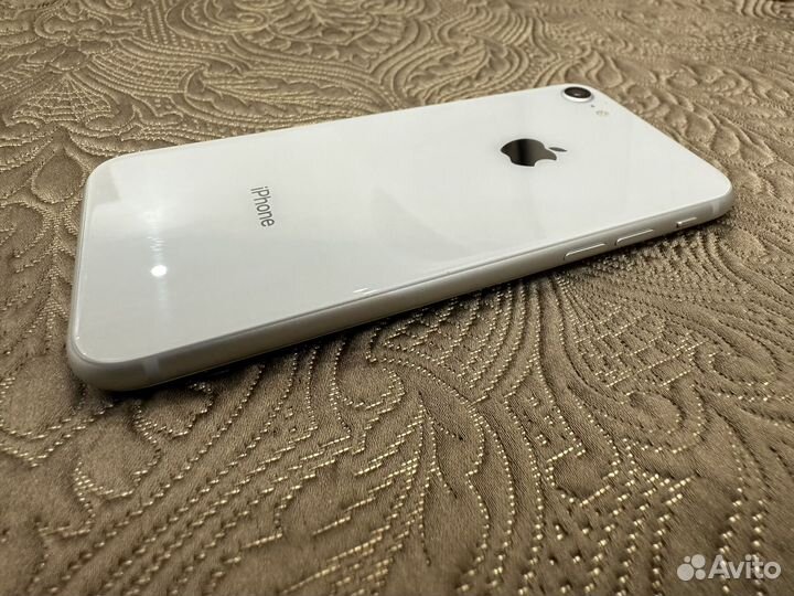 iPhone 8, 64 ГБ