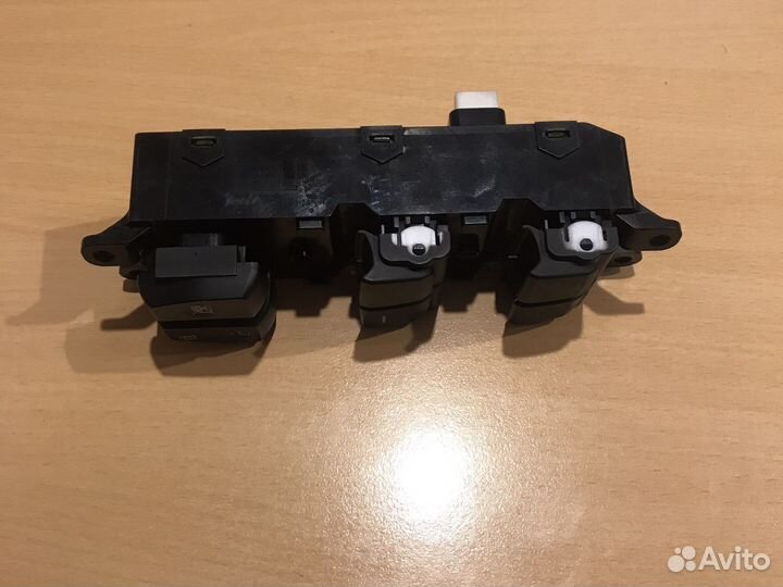 Блок управления стеклоподъемниками Hyundai Creta