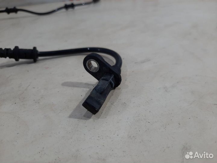 Датчик ABS передний правый Mercedes Gla180 X156