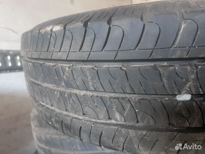 Goodyear EfficientGrip Cargo 225/75 R16C