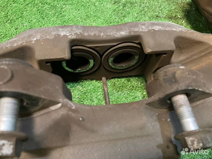 Суппорта пара передняя Lexus Gs350 GRS191 2GR-FSE