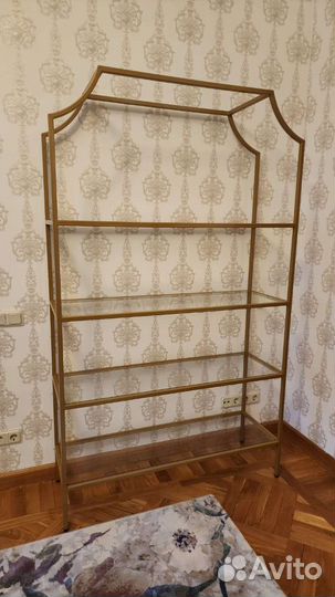 Стеллаж металлический со стеклом на золоте