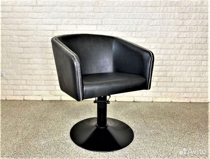 Парикмахерское кресло Grazia черный диск