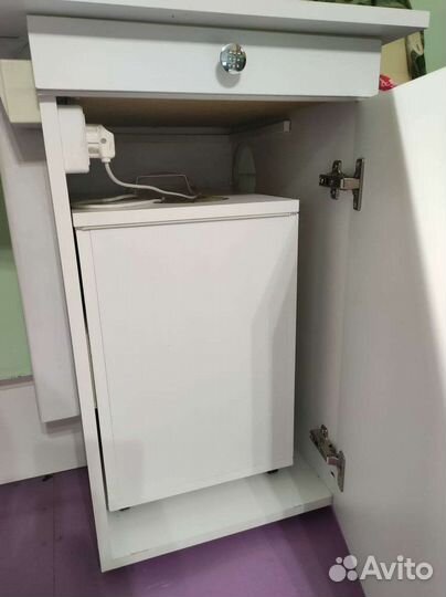 Стол маникюрный с вытяжкой