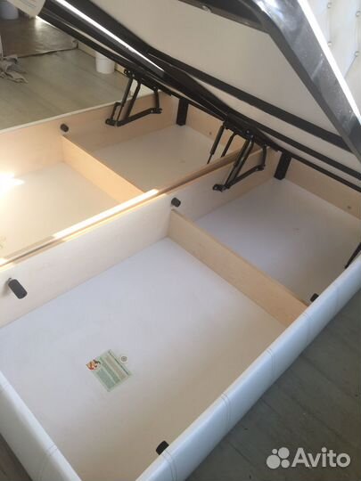 Кровать двуспальная бу с 2- тумбачками