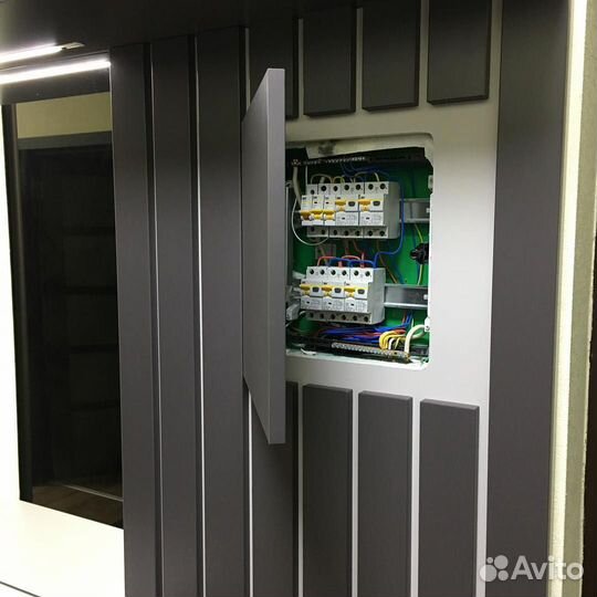 Прихожая по индивидуальному заказу под потолок